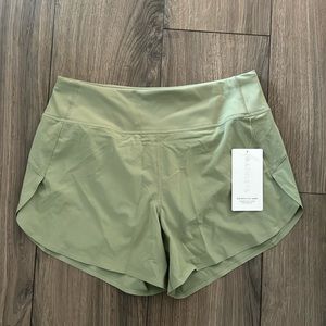 Athleta small Run With it 4.5 short NWT